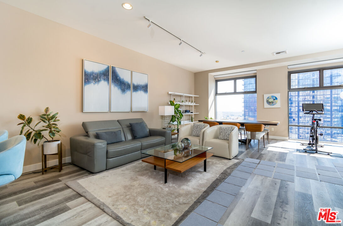 801 S Grand Ave Unit: 1909