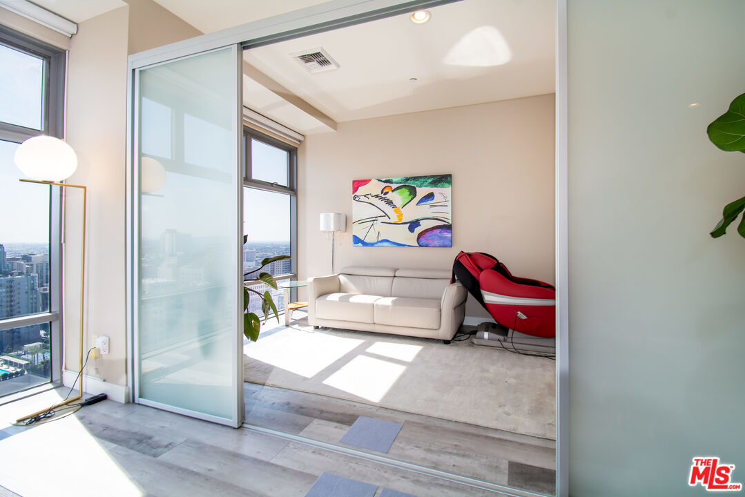 801 S Grand Ave Unit: 1909