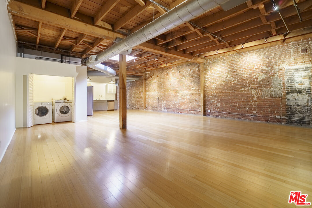 500 Molino St Unit: 206