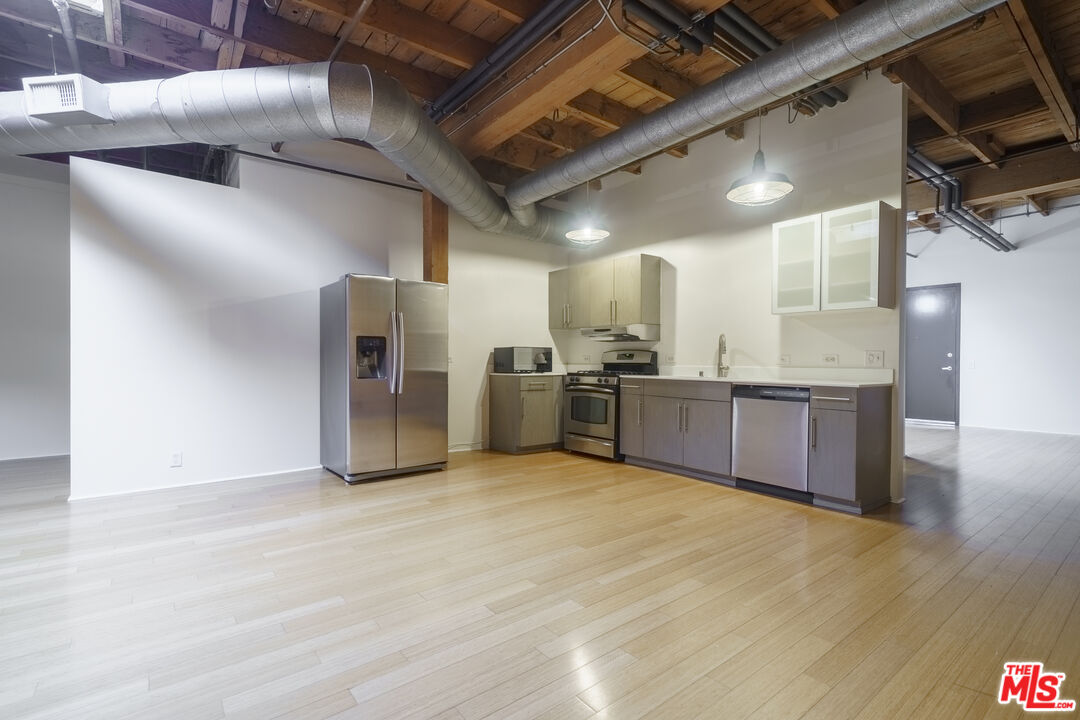 500 Molino St Unit: 206