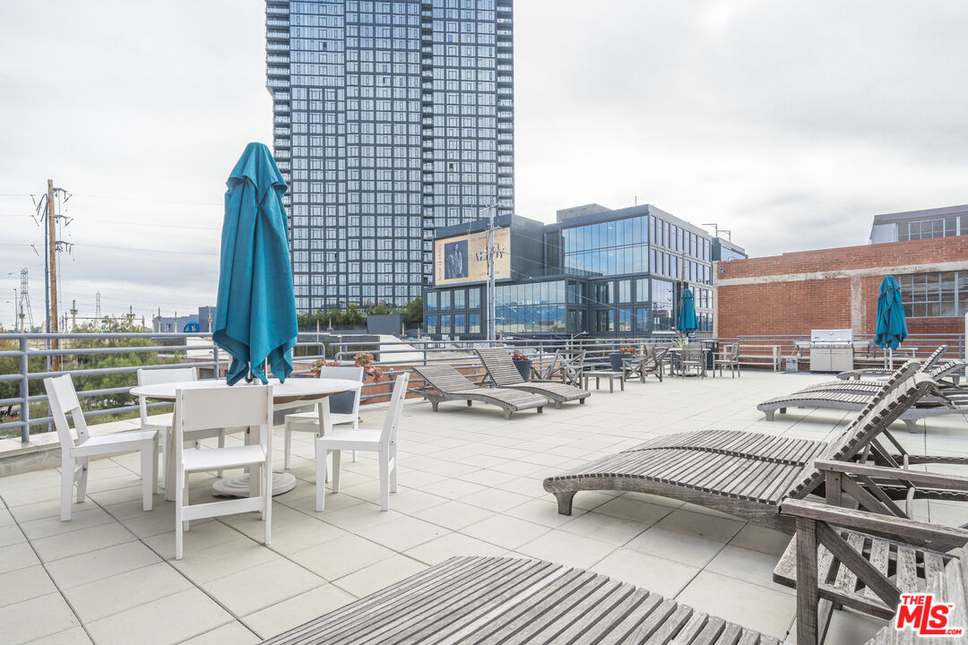 500 Molino St Unit: 206