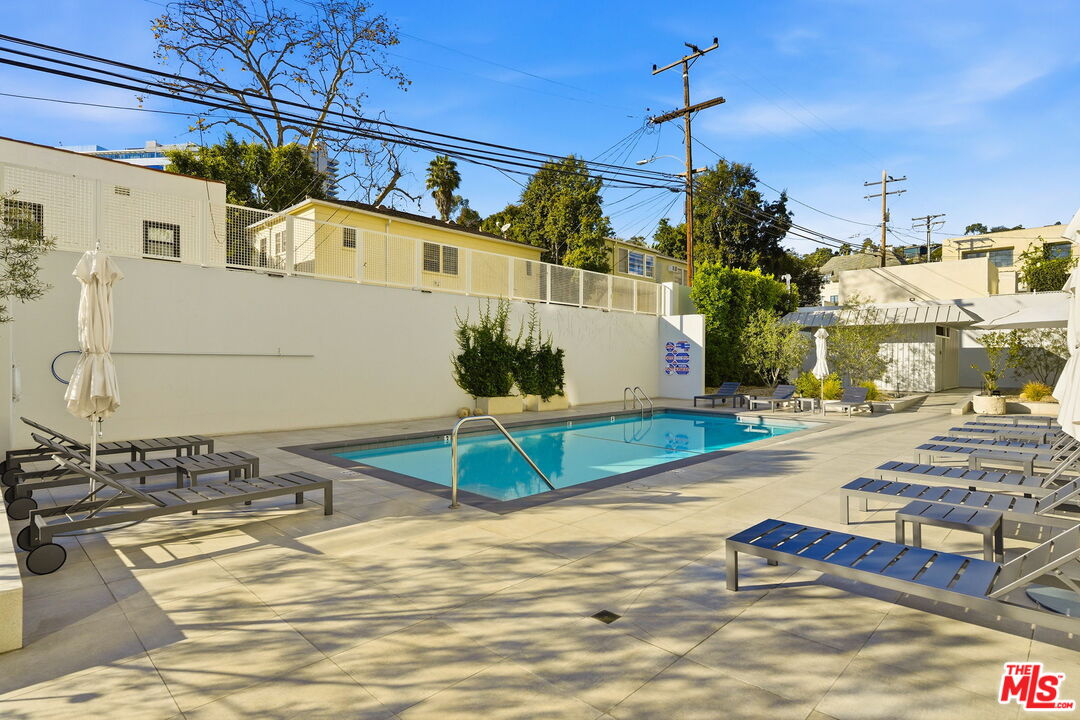 999 N Doheny Dr Unit: 104