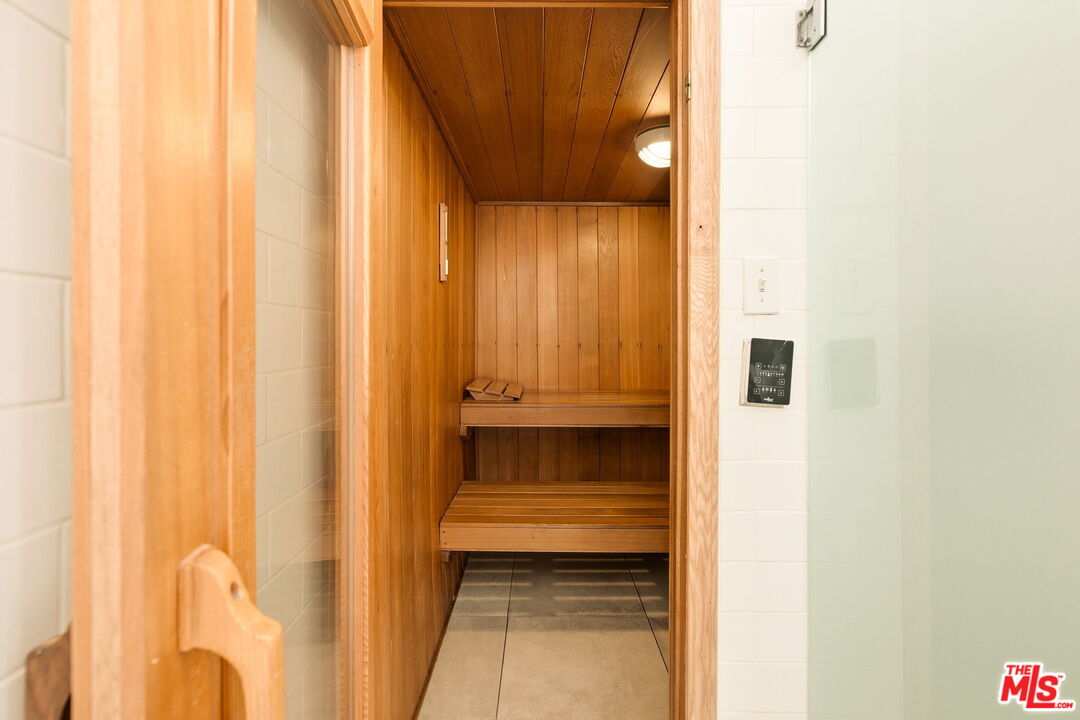 999 N Doheny Dr Unit: 104