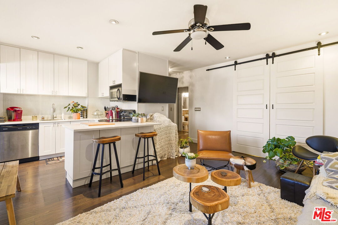 999 N Doheny Dr Unit: 104