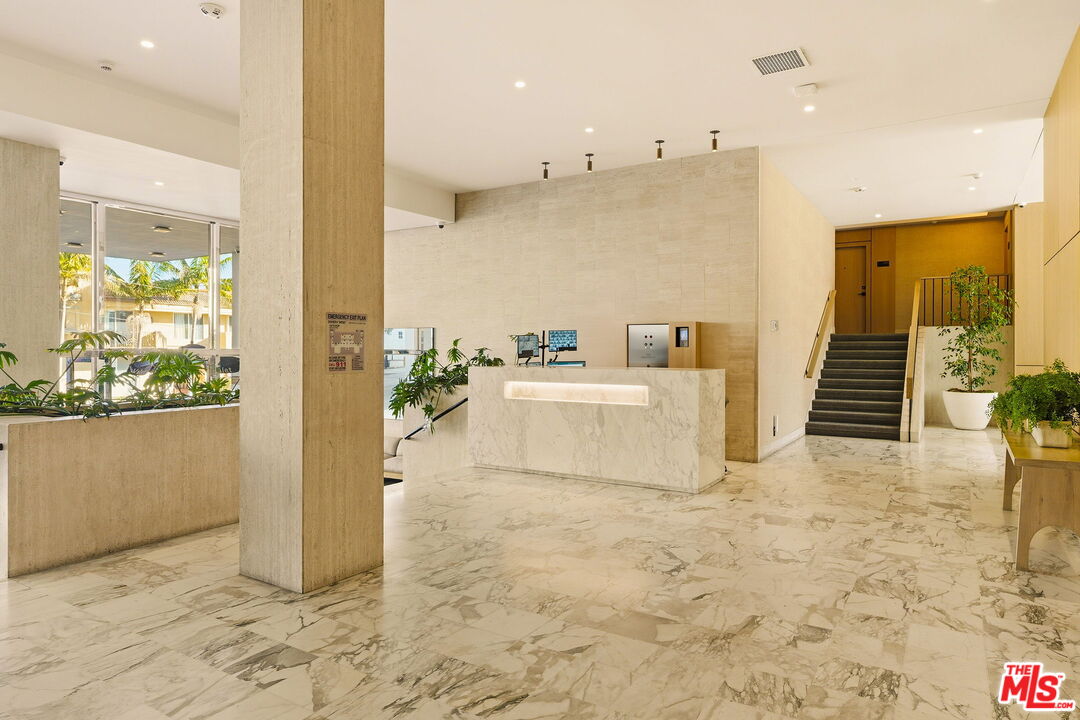 999 N Doheny Dr Unit: 104