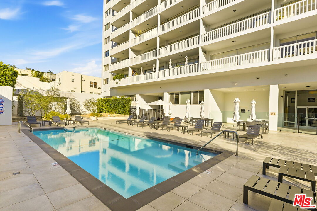 999 N Doheny Dr Unit: 104