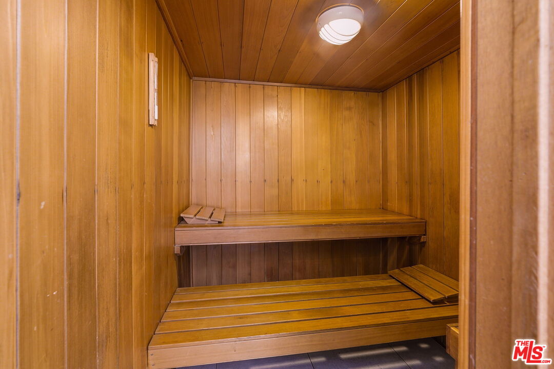 999 N Doheny Dr Unit: 104