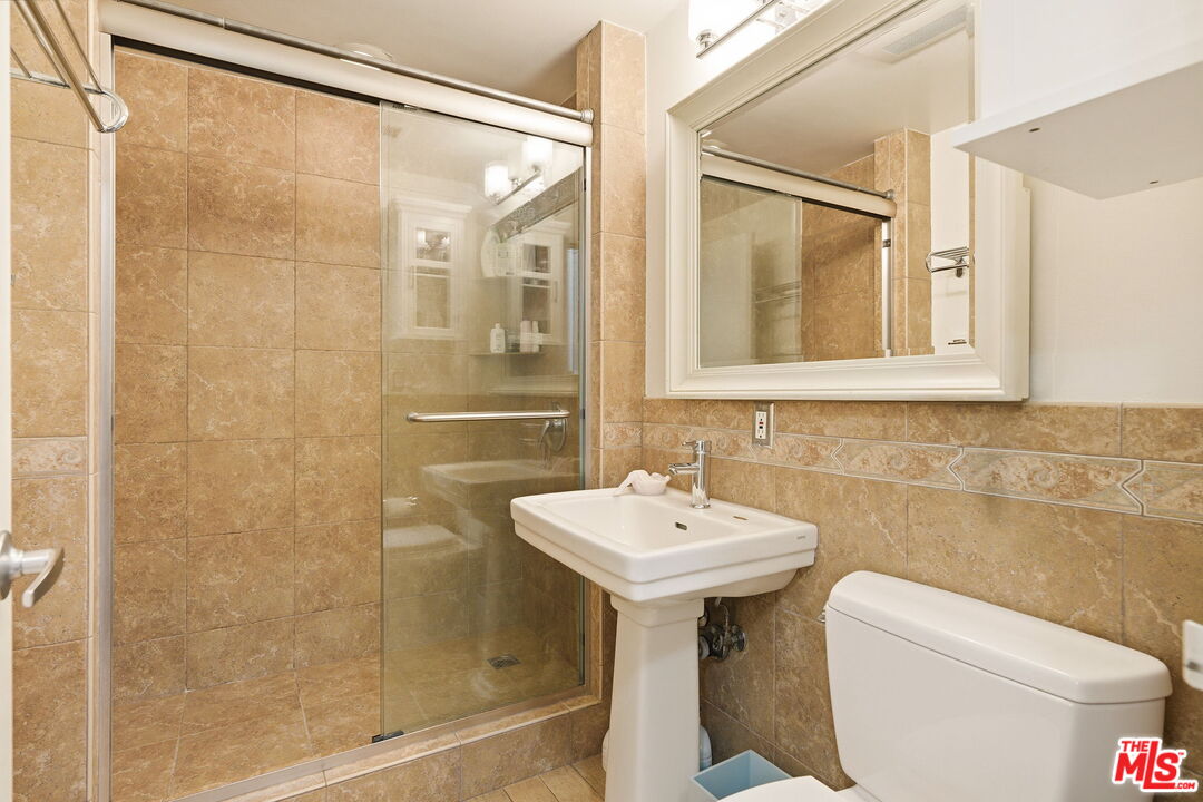 999 N Doheny Dr Unit: 104