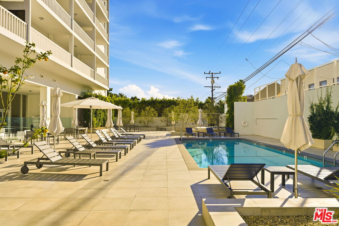 999 N Doheny Dr Unit: 104