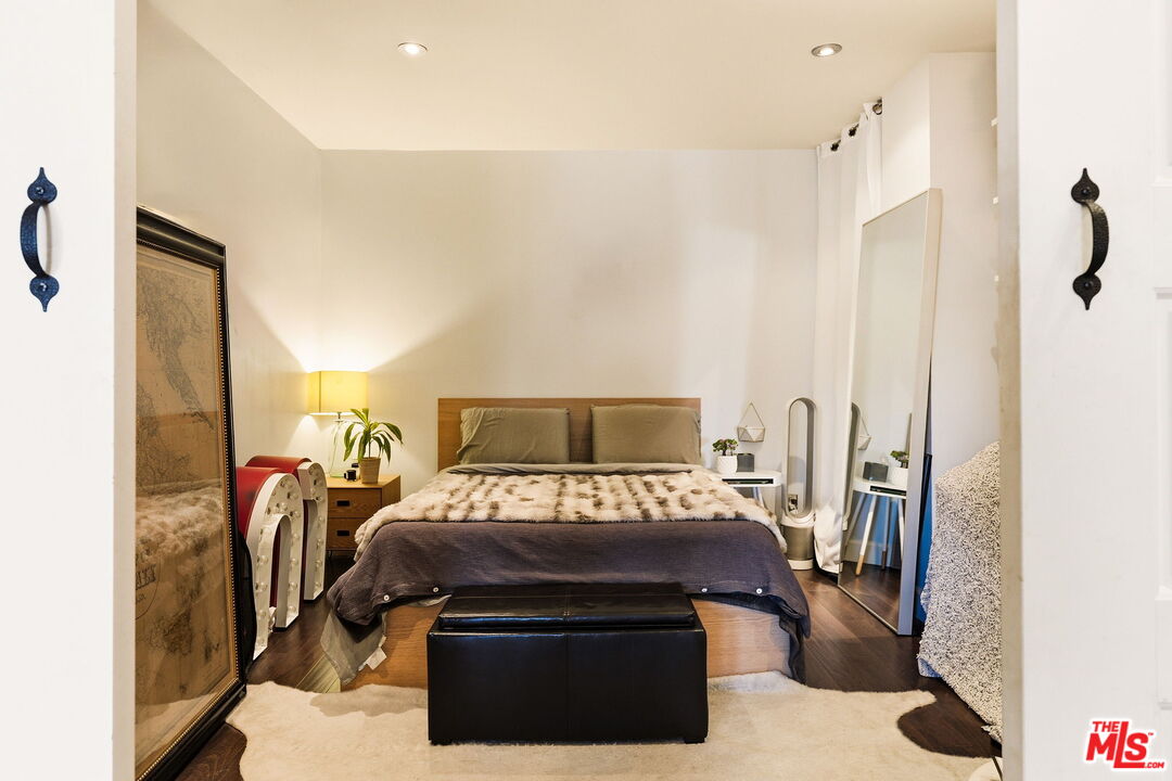 999 N Doheny Dr Unit: 104