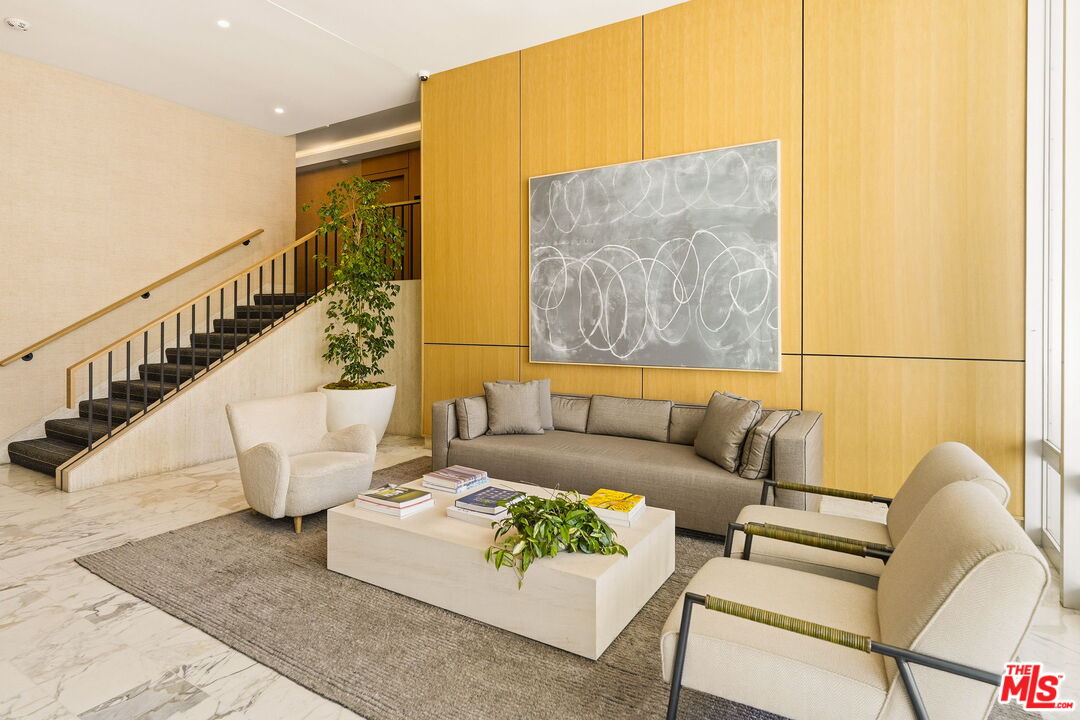 999 N Doheny Dr Unit: 104