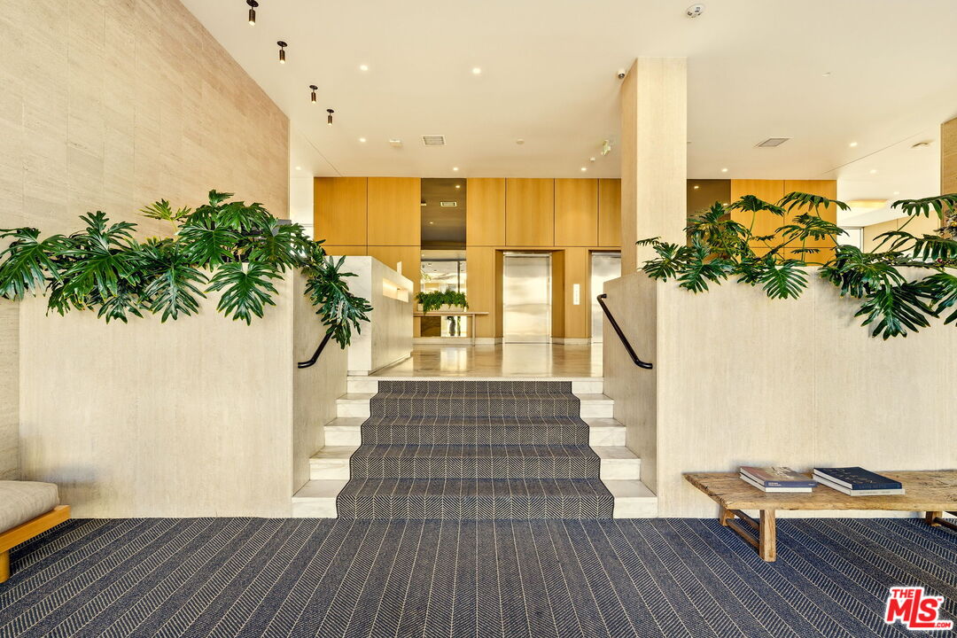 999 N Doheny Dr Unit: 104