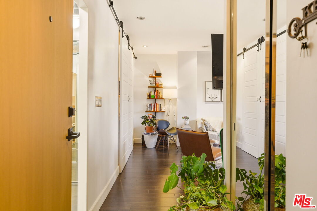 999 N Doheny Dr Unit: 104