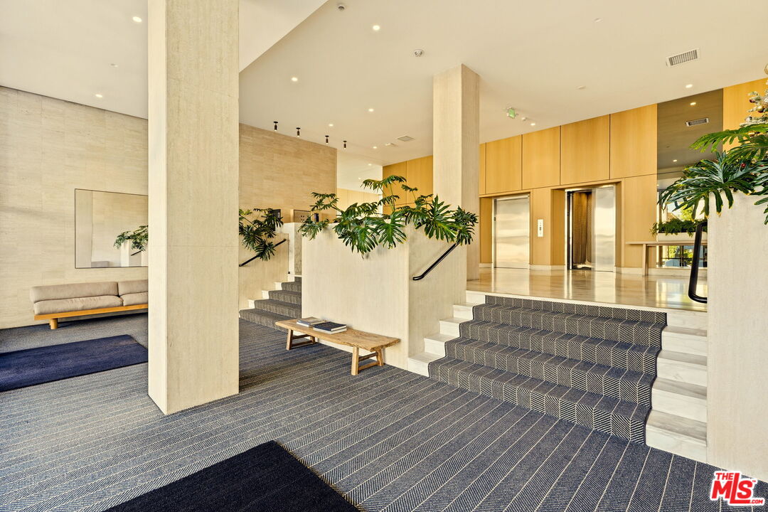 999 N Doheny Dr Unit: 104