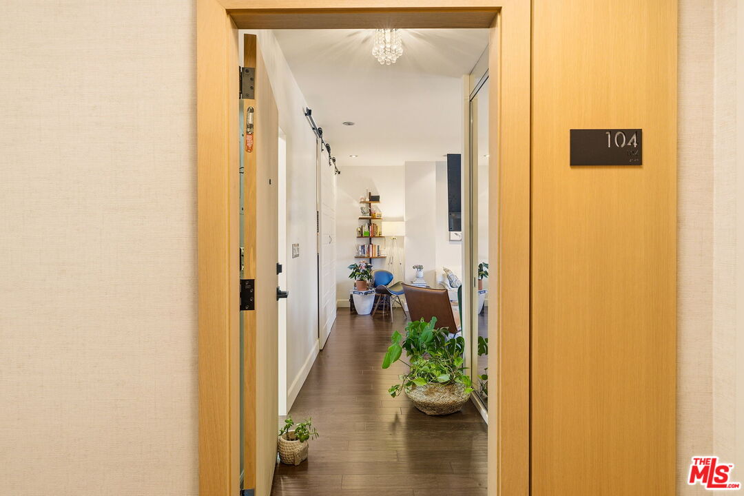 999 N Doheny Dr Unit: 104