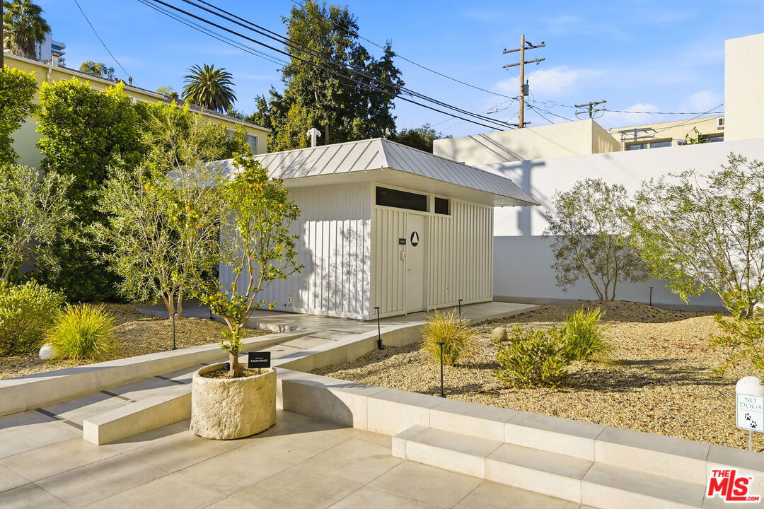 999 N Doheny Dr Unit: 104