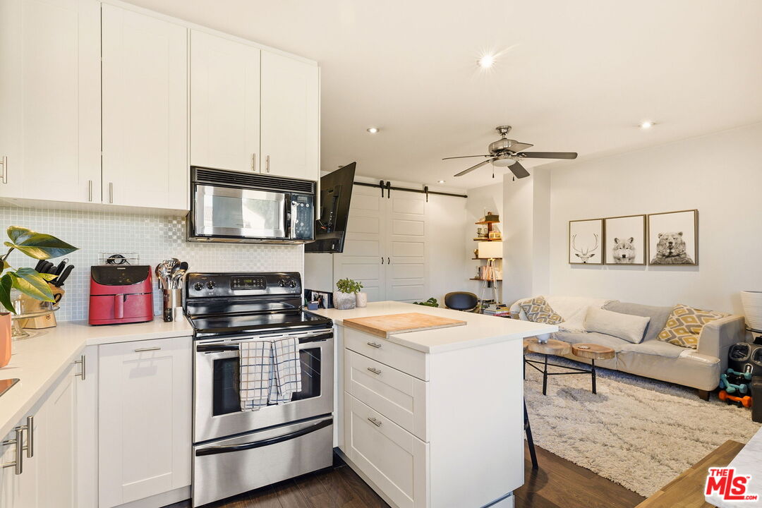 999 N Doheny Dr Unit: 104