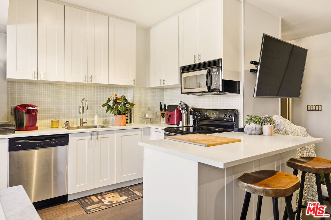 999 N Doheny Dr Unit: 104