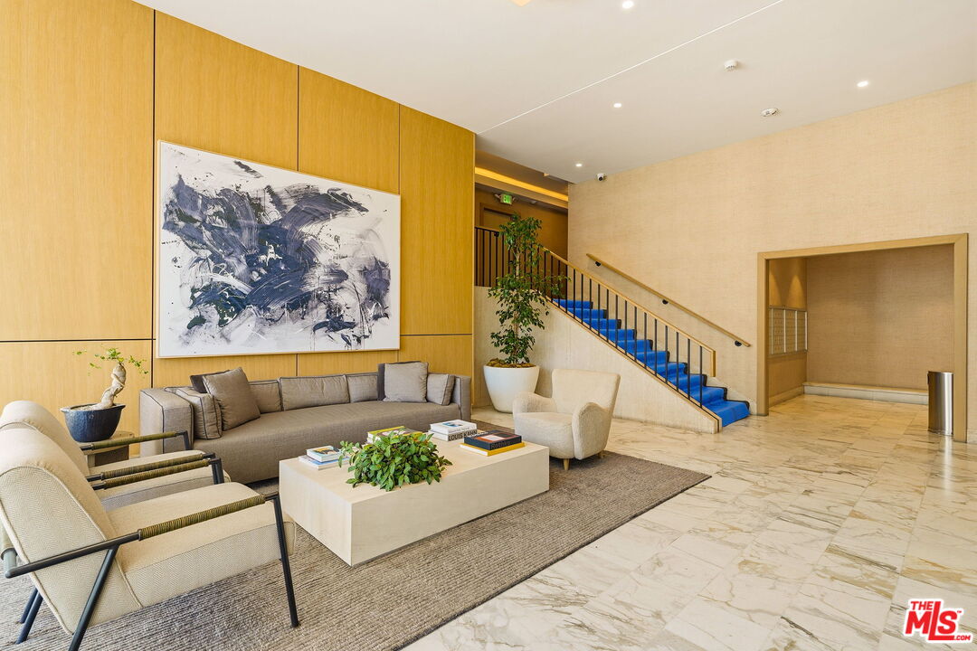 999 N Doheny Dr Unit: 104