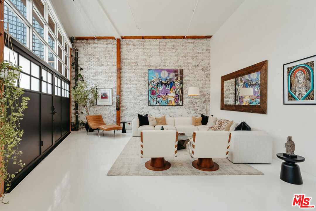 500 Molino St Unit: 101