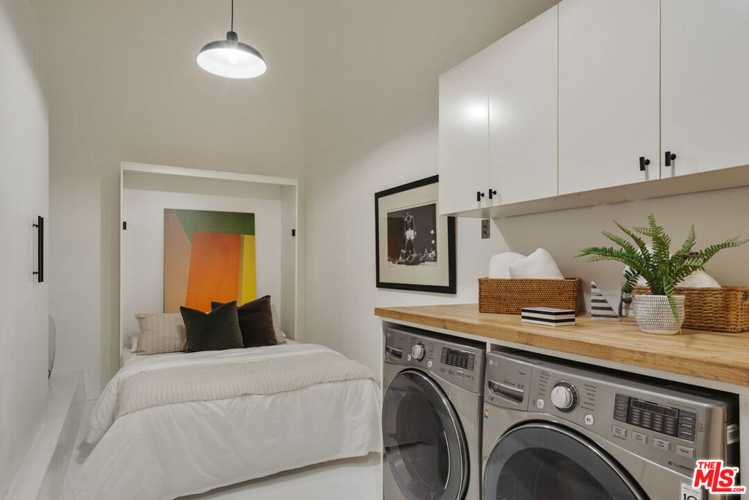 500 Molino St Unit: 101