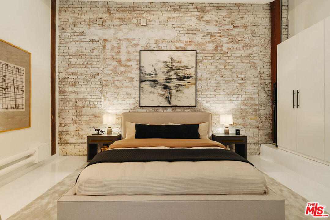 500 Molino St Unit: 101