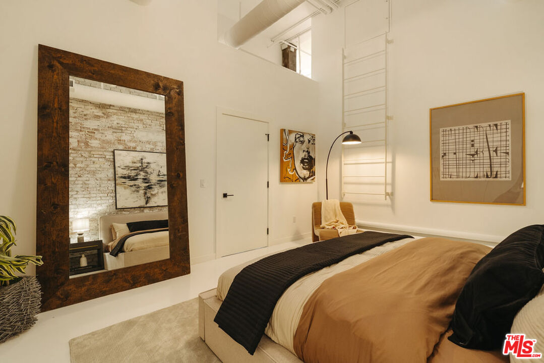 500 Molino St Unit: 101