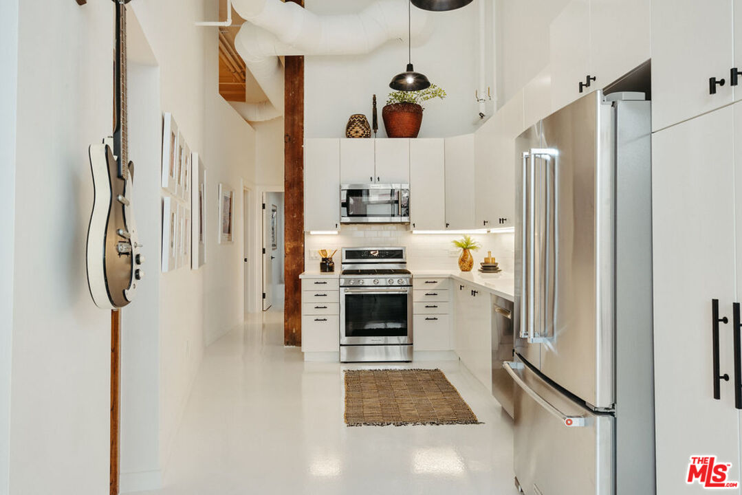 500 Molino St Unit: 101