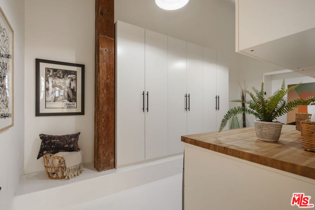 500 Molino St Unit: 101