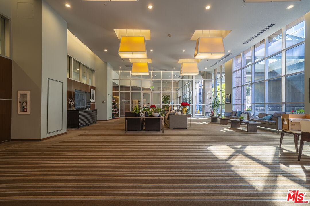 801 S Grand Ave Unit: 1902