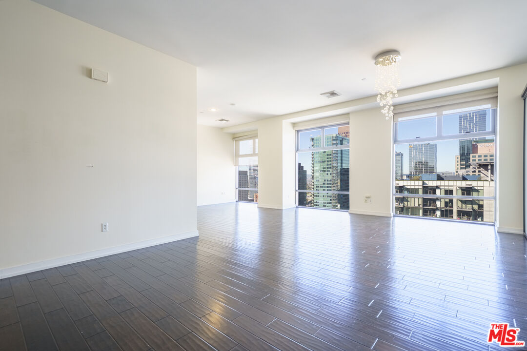 801 S Grand Ave Unit: 1902