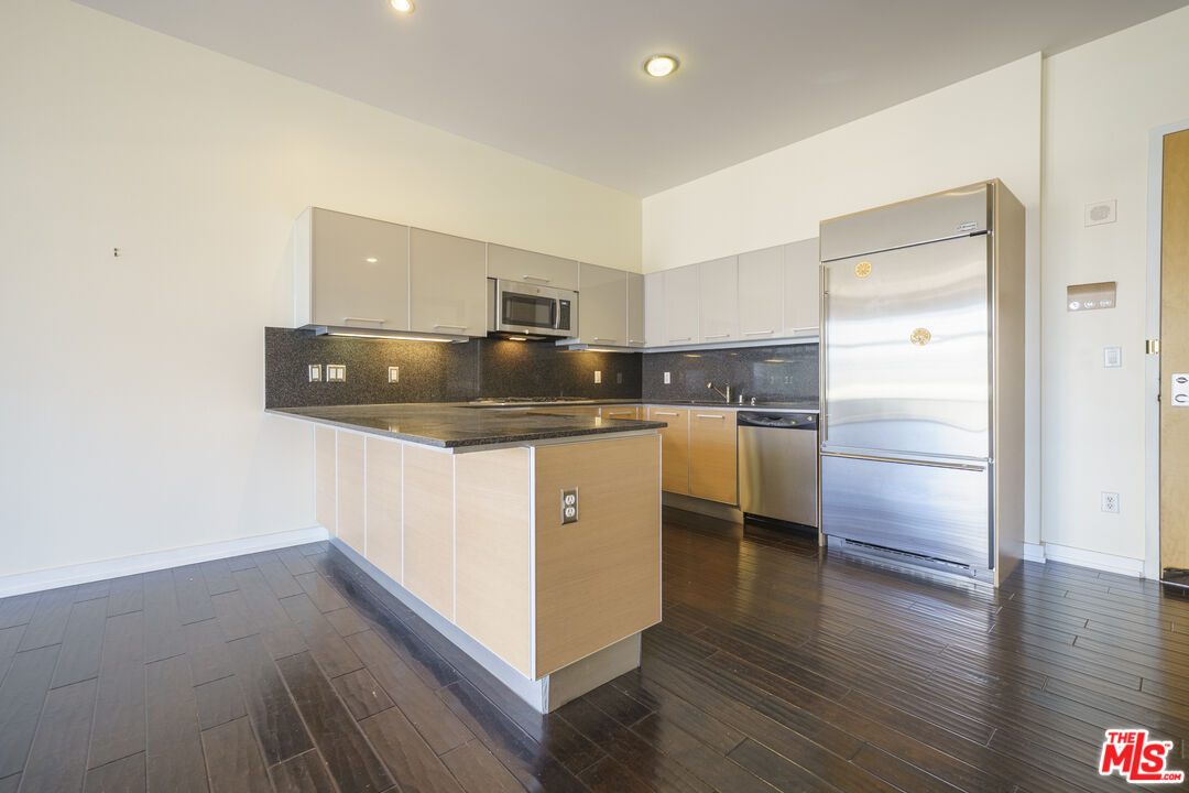 801 S Grand Ave Unit: 1902