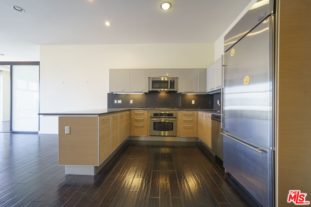 801 S Grand Ave Unit: 1902