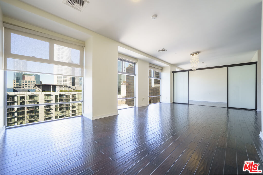 801 S Grand Ave Unit: 1902