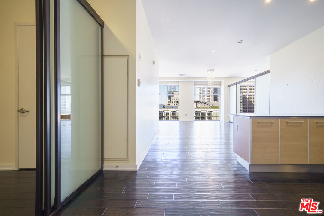 801 S Grand Ave Unit: 1902