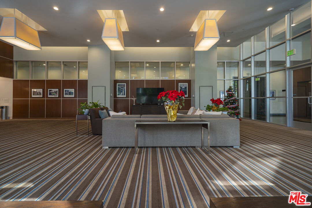 801 S Grand Ave Unit: 1902