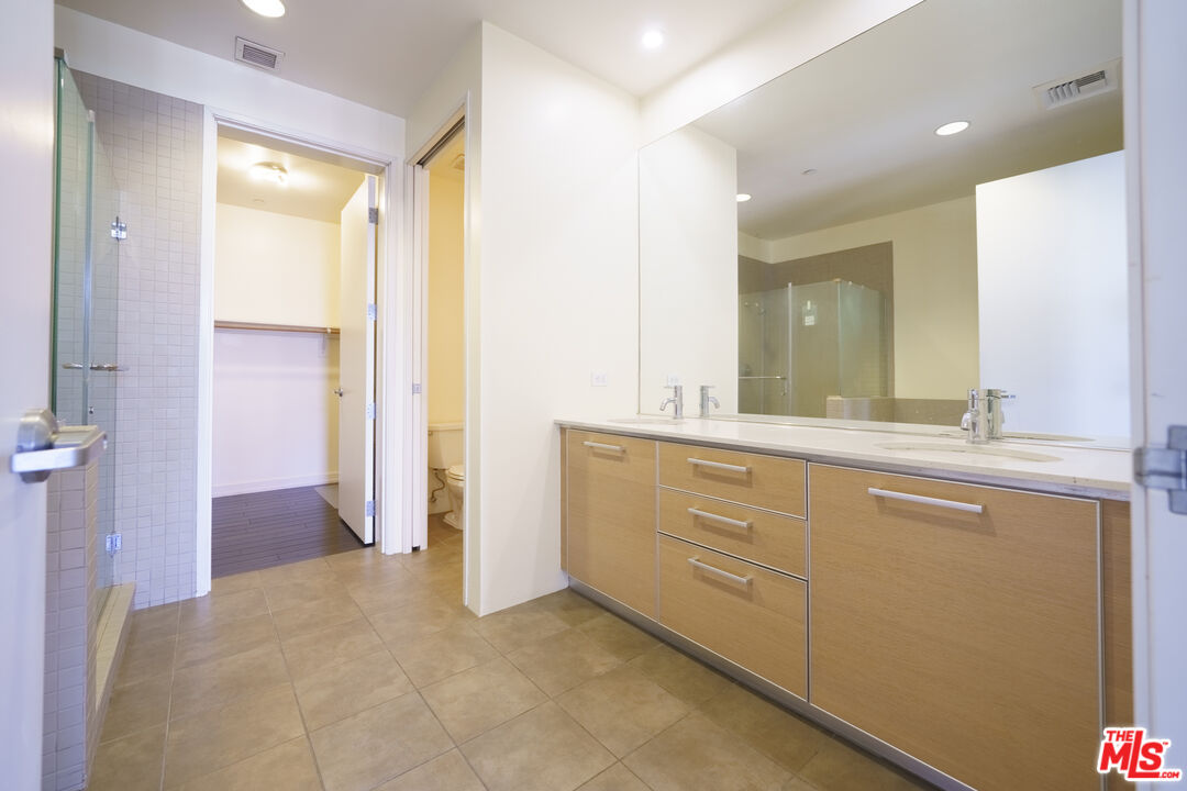 801 S Grand Ave Unit: 1902