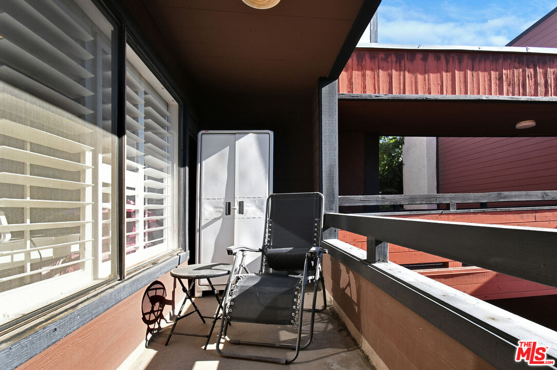 4425 Whitsett Ave Unit: 218