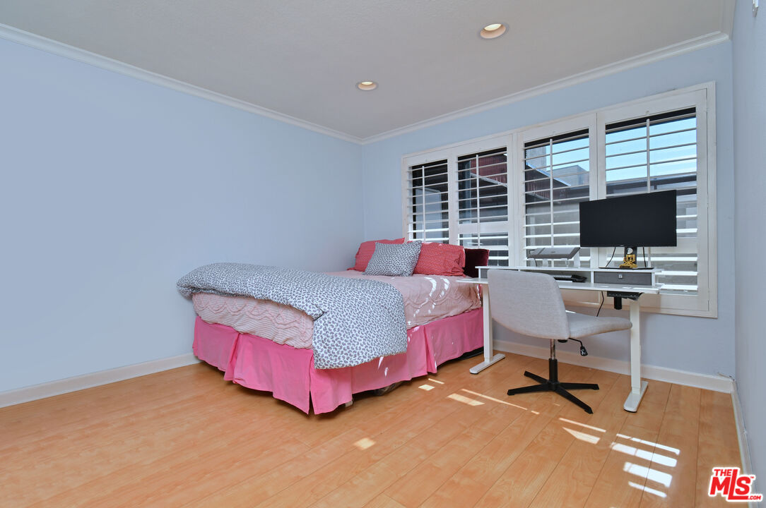 4425 Whitsett Ave Unit: 218