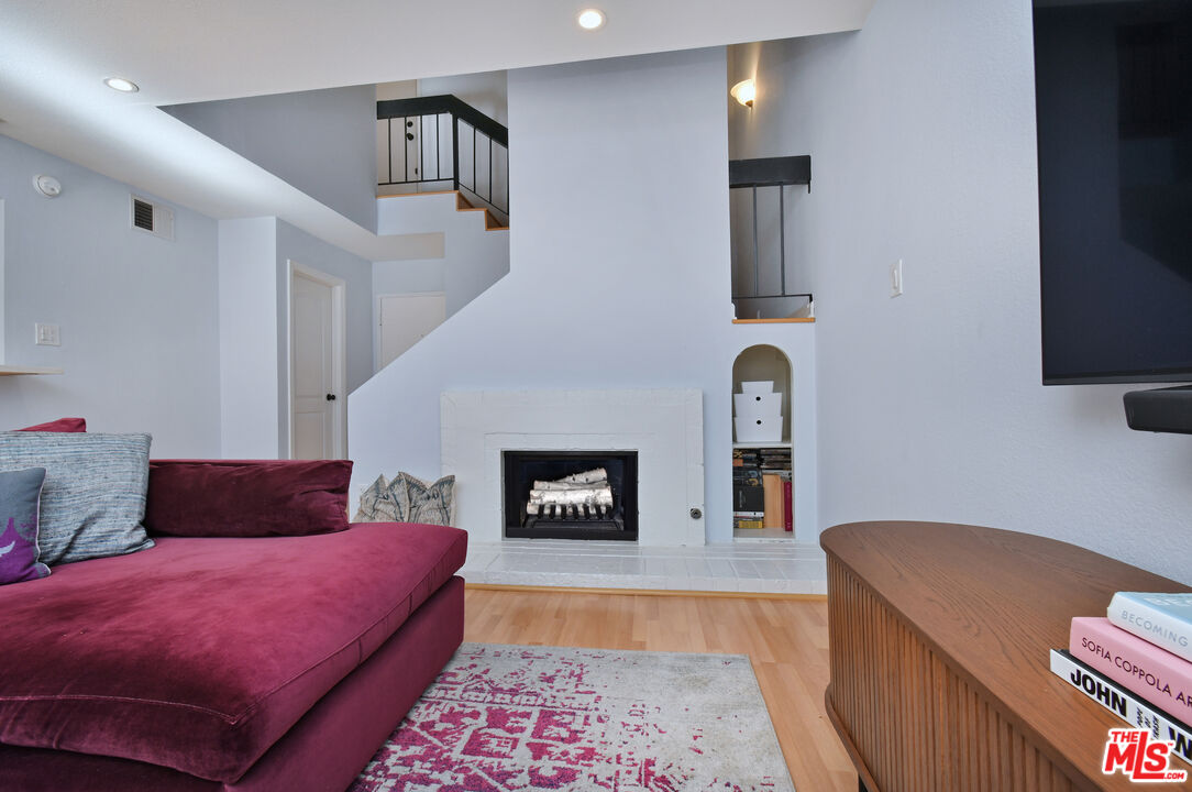 4425 Whitsett Ave Unit: 218