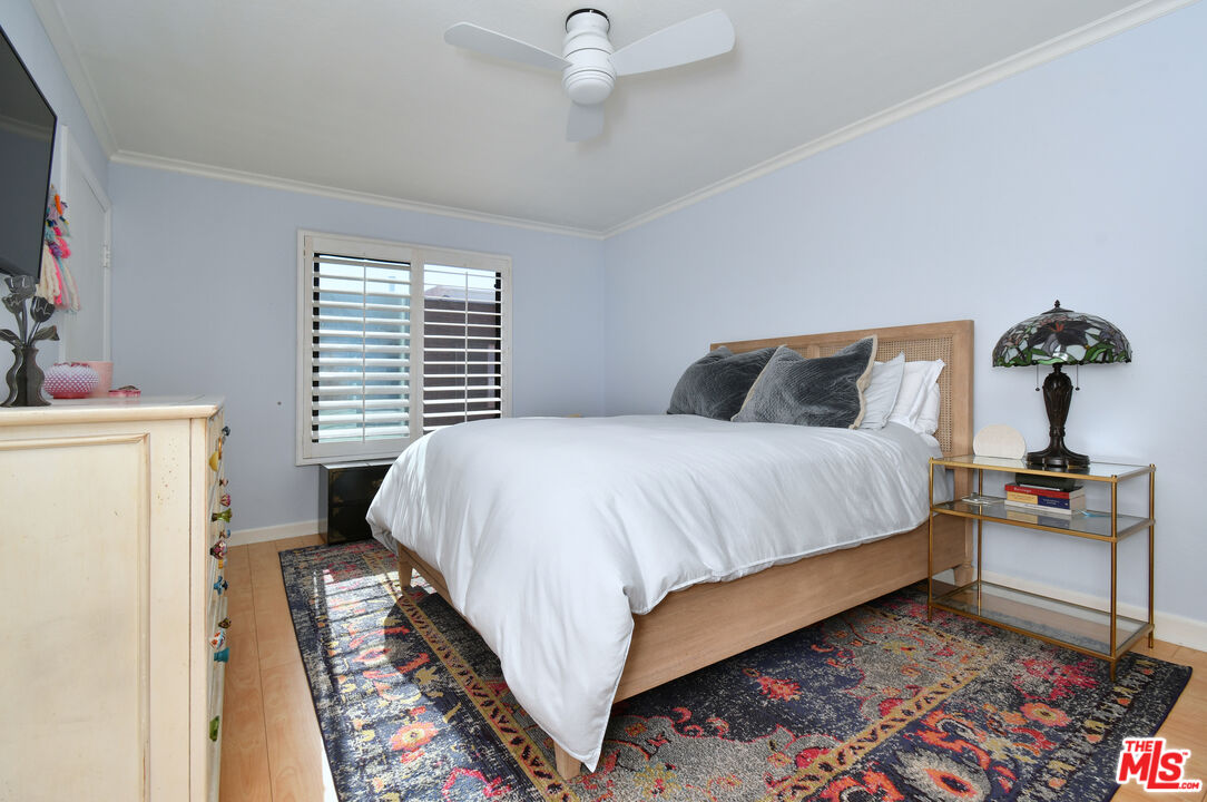 4425 Whitsett Ave Unit: 218