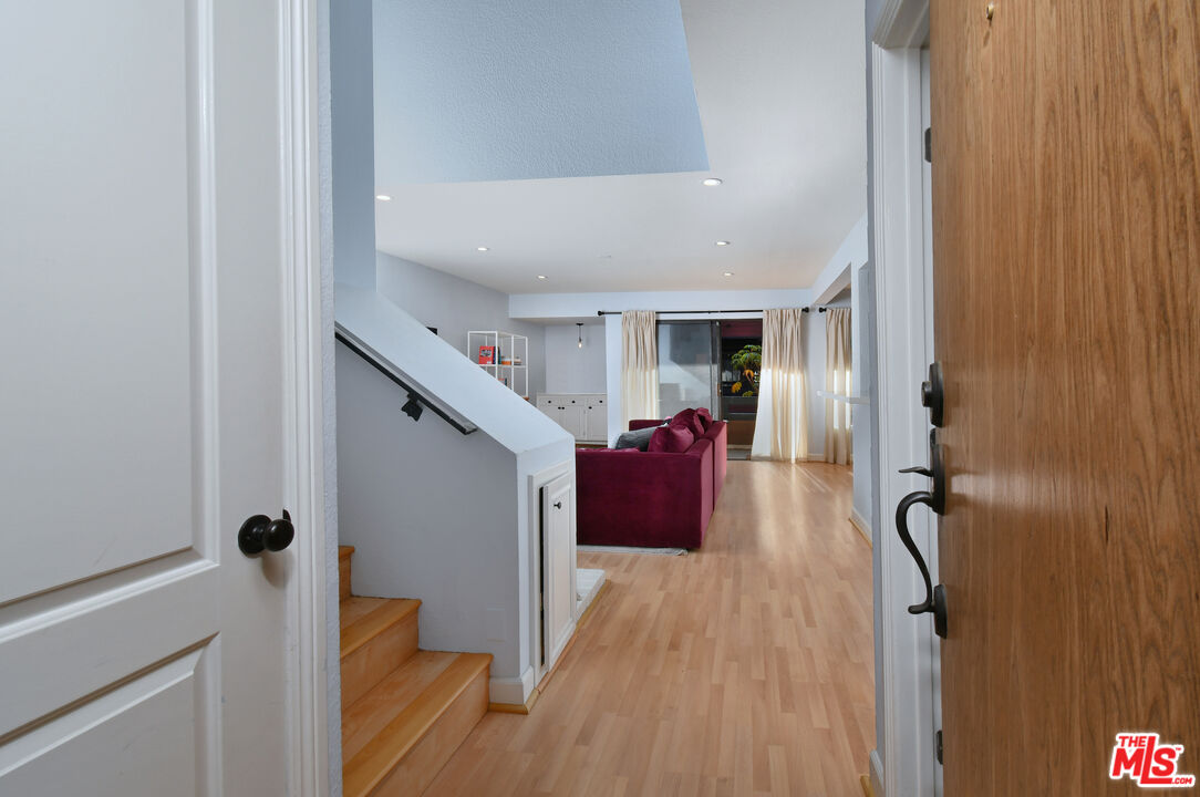 4425 Whitsett Ave Unit: 218