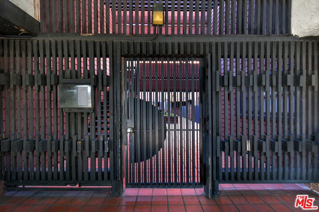 4425 Whitsett Ave Unit: 218