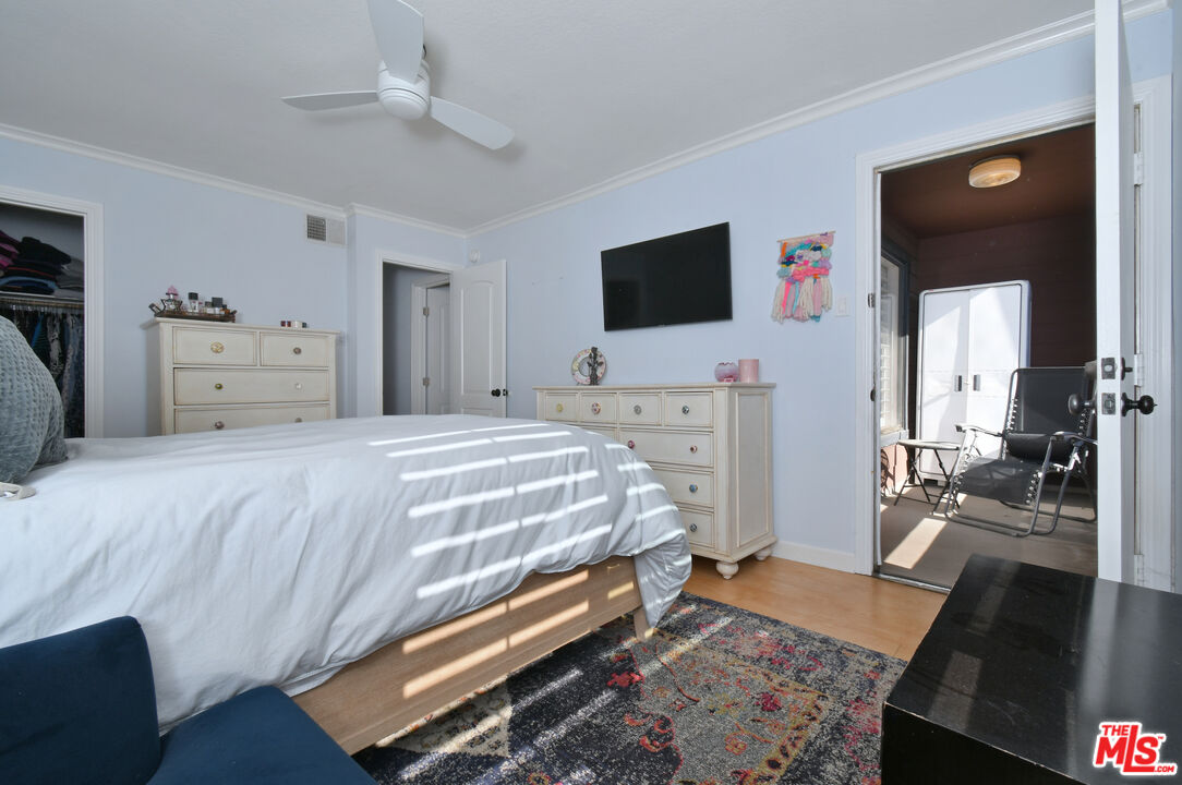 4425 Whitsett Ave Unit: 218