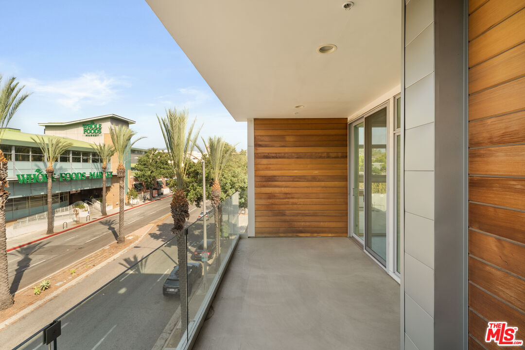 482 S Arroyo Pkwy Unit: 306