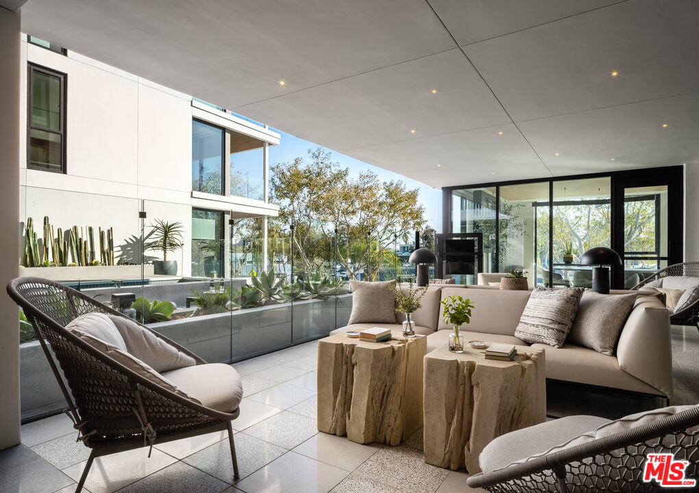 9001 Santa Monica Blvd Unit: 302