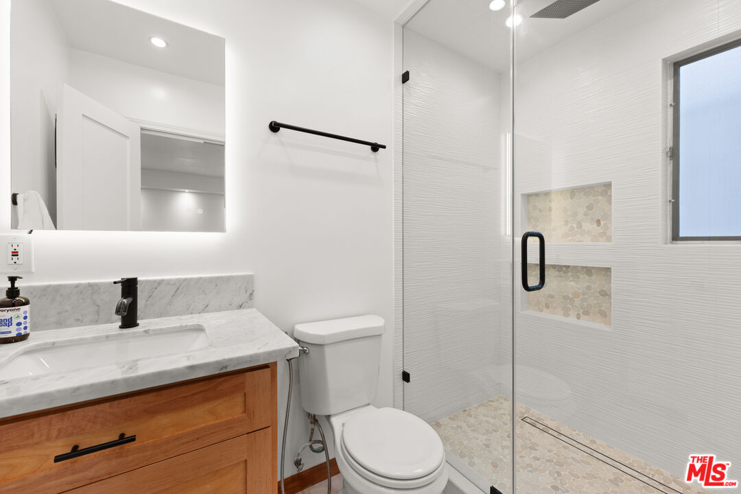 621 California Ave Unit: 2