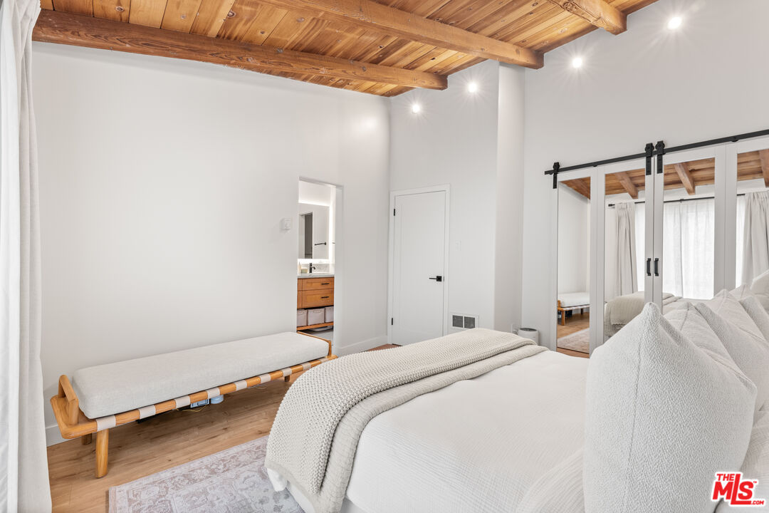 621 California Ave Unit: 2