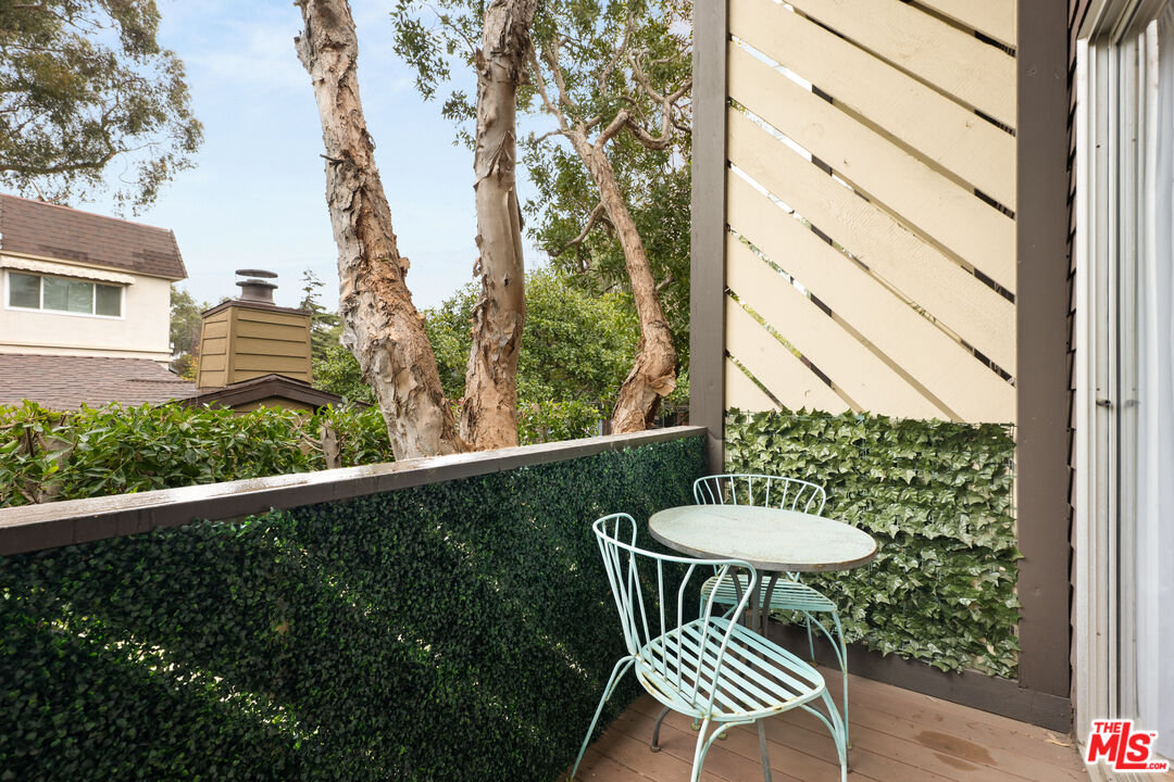 621 California Ave Unit: 2