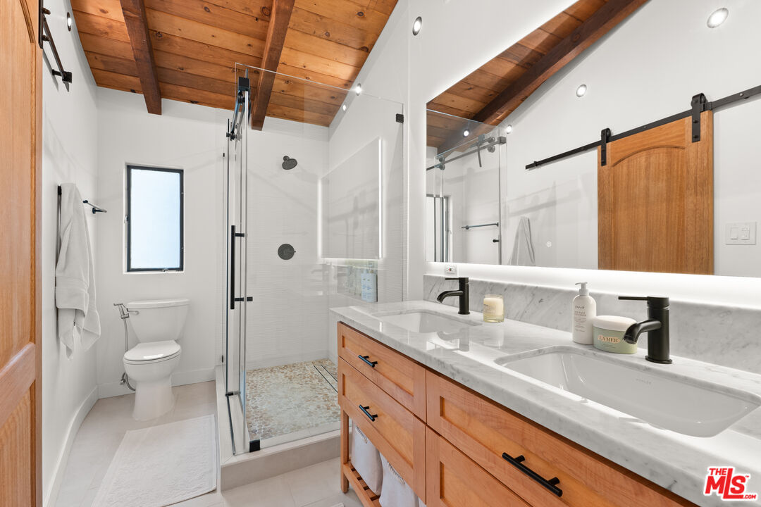 621 California Ave Unit: 2